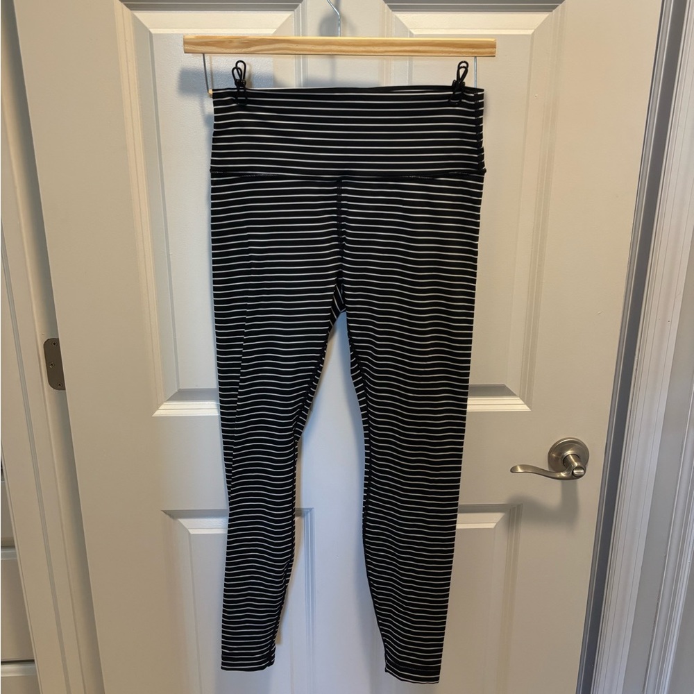 Lululemon Wunder Under High-Rise Tight 28” in Black and White Stripe (Size 10)